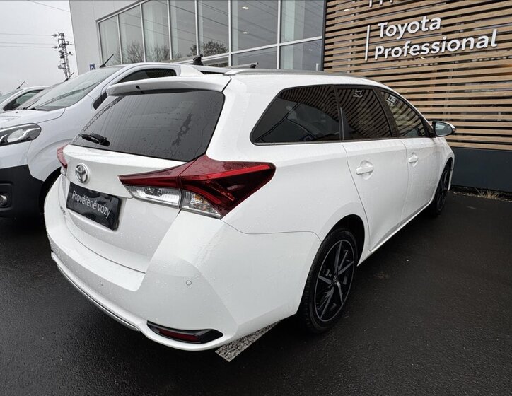 Toyota Auris Kombi 1,6 l 97 kw