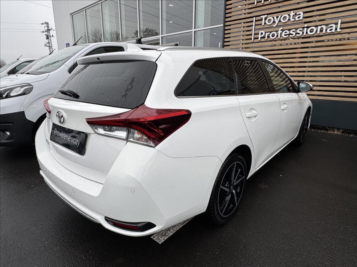 Toyota Auris Kombi 1,6 l 97 kw