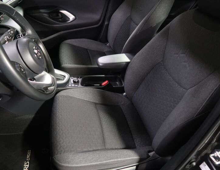 Toyota Yaris Cross 9