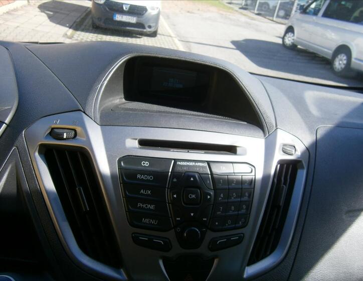 Ford Tourneo Custom 17