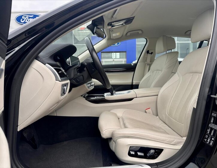 BMW Řada 7 17