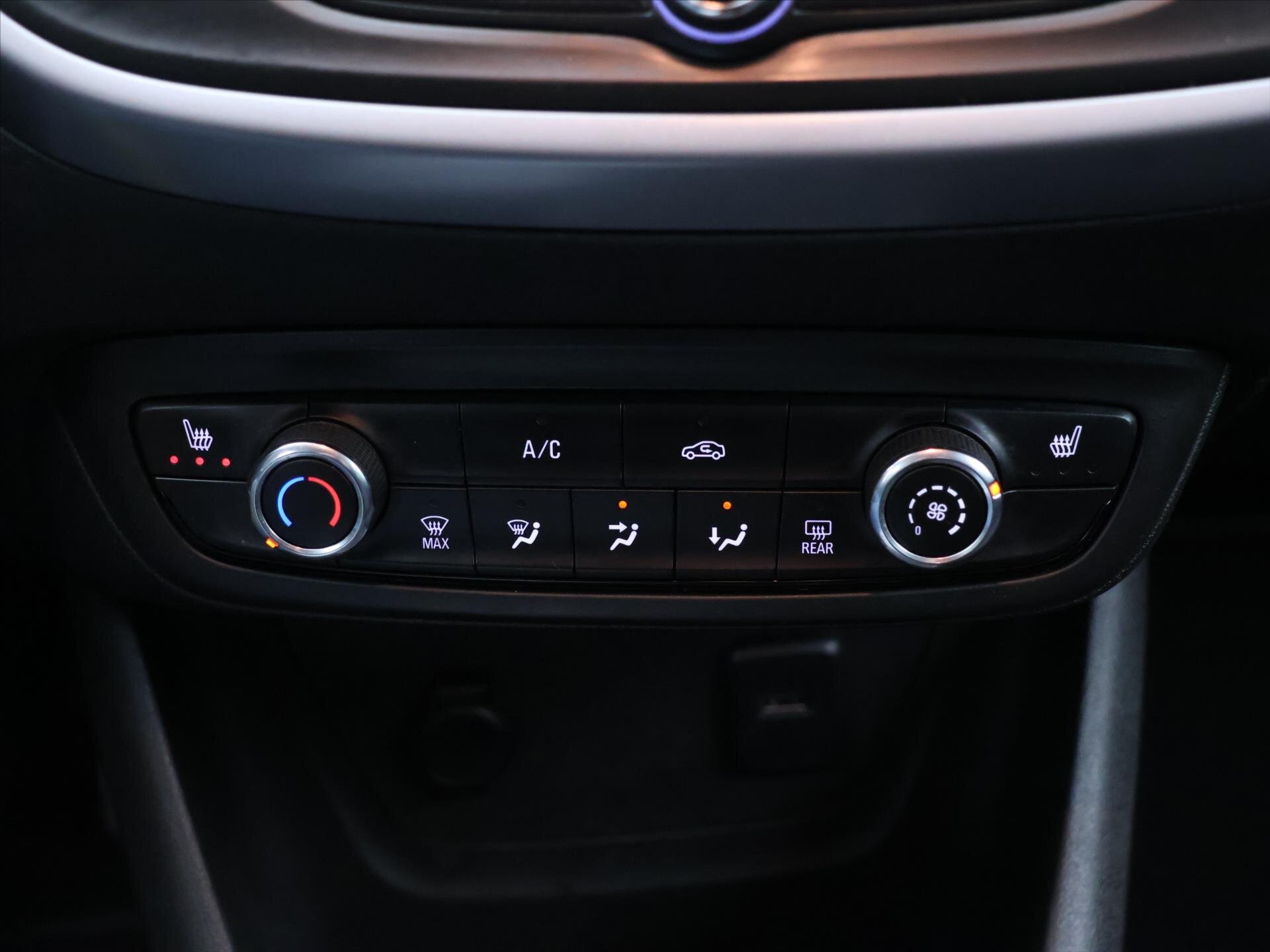 Opel Crossland X SUV / Terénní 1,5 l 75 kw