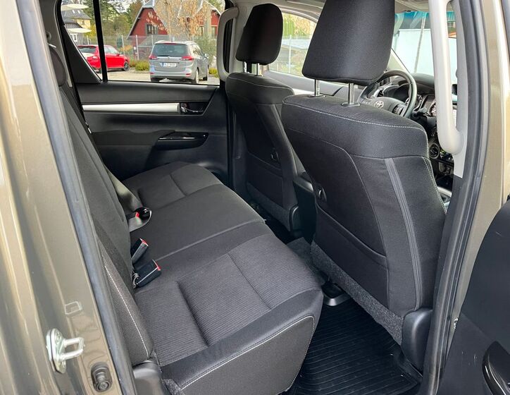 Toyota Hilux 16