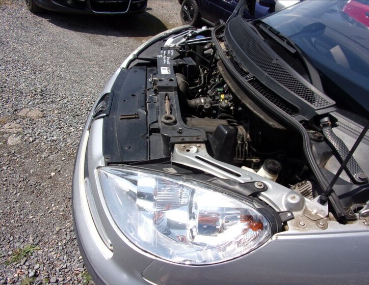 Peugeot 807 MPV 2,0 l 100 kw