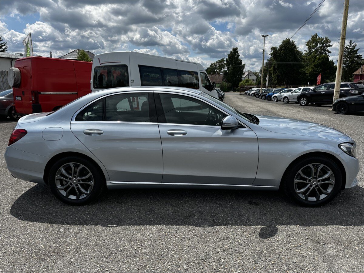 Mercedes-Benz Třídy C Sedan / Limuzína 1,6 l 115 kw