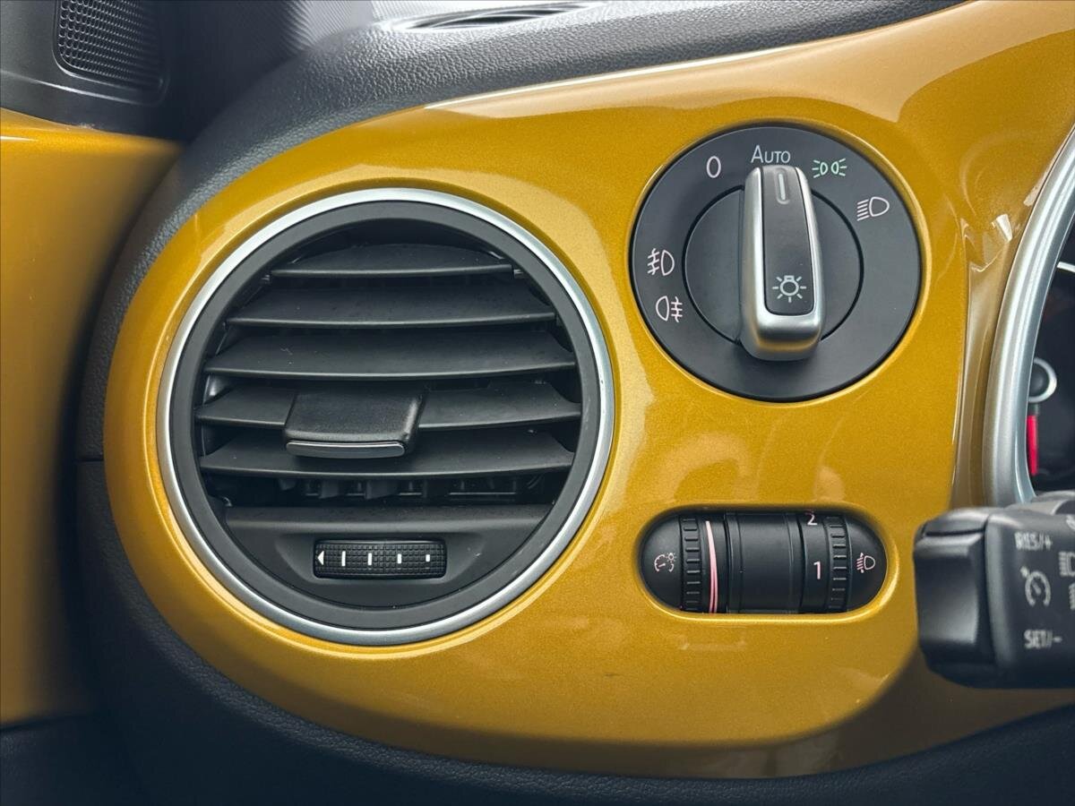 Volkswagen Beetle Hatchback 1,2 l 77 kw