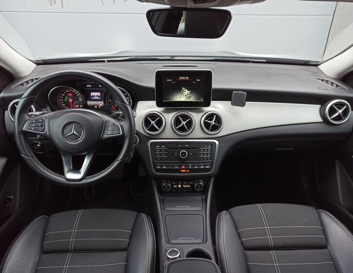 Mercedes-Benz GLA 17