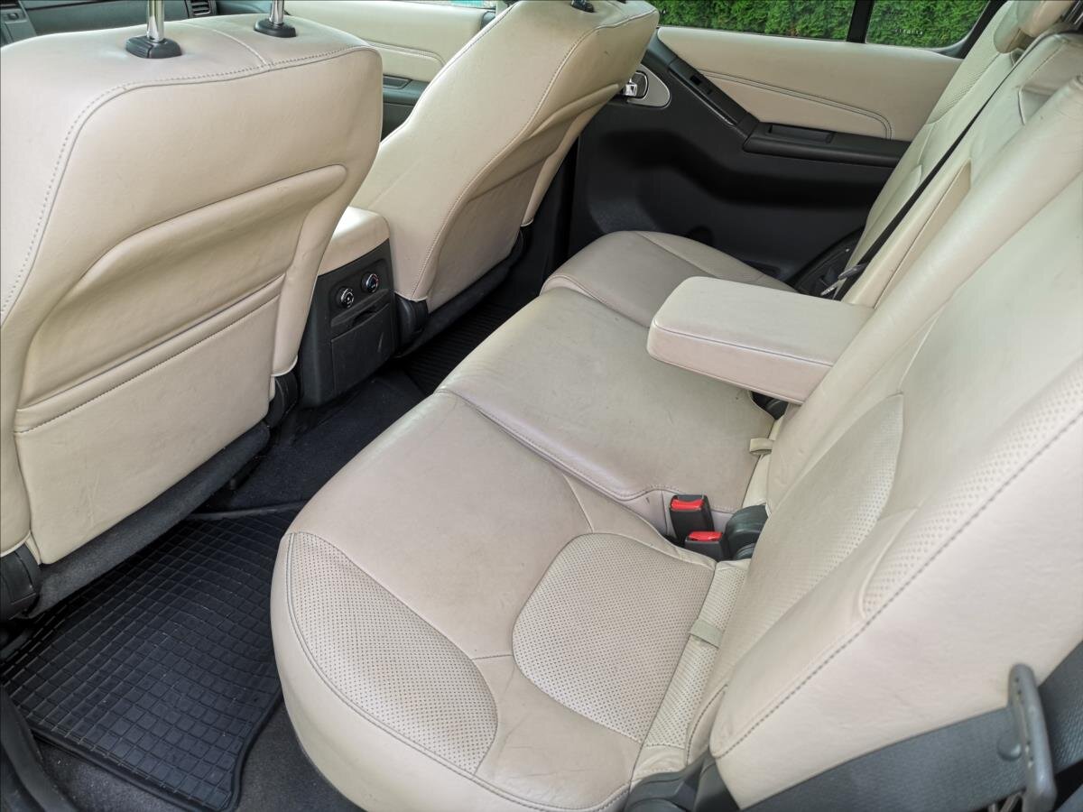 Nissan Pathfinder Kombi 2,5 l 140 kw