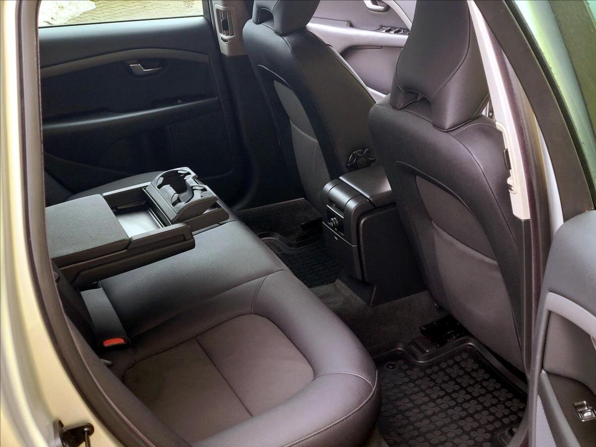 Volvo V70 Kombi 2,4 l 129 kw