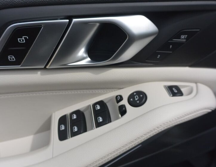 BMW X5 SUV / Terénní 3,0 l 250 kw