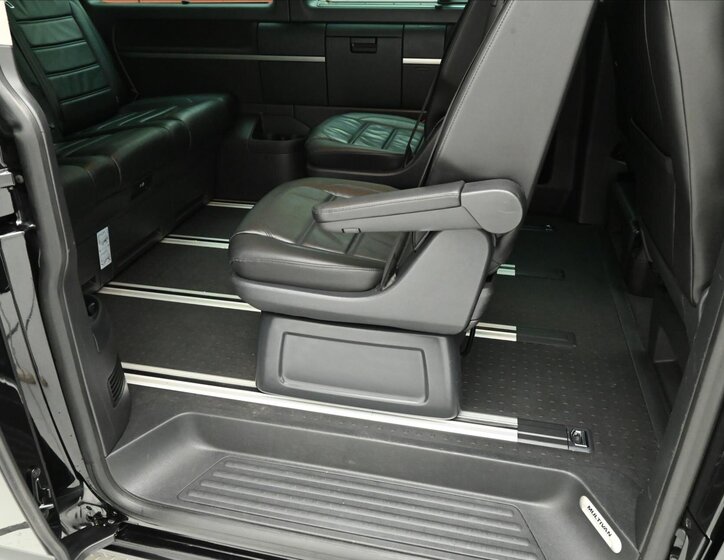 Volkswagen Multivan 14