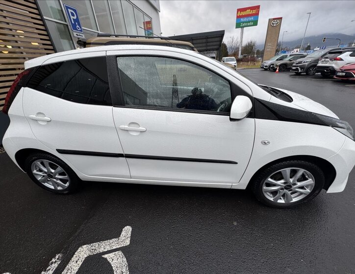 Toyota Aygo Hatchback 998,0 53 kw