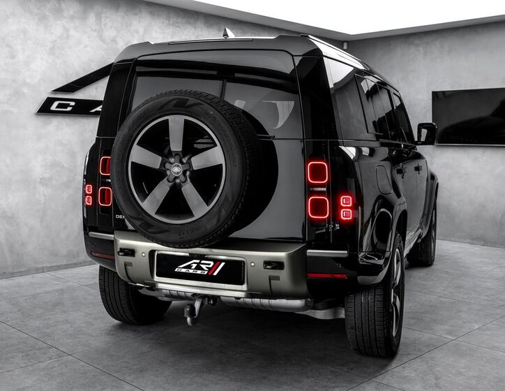 Land Rover Defender 6