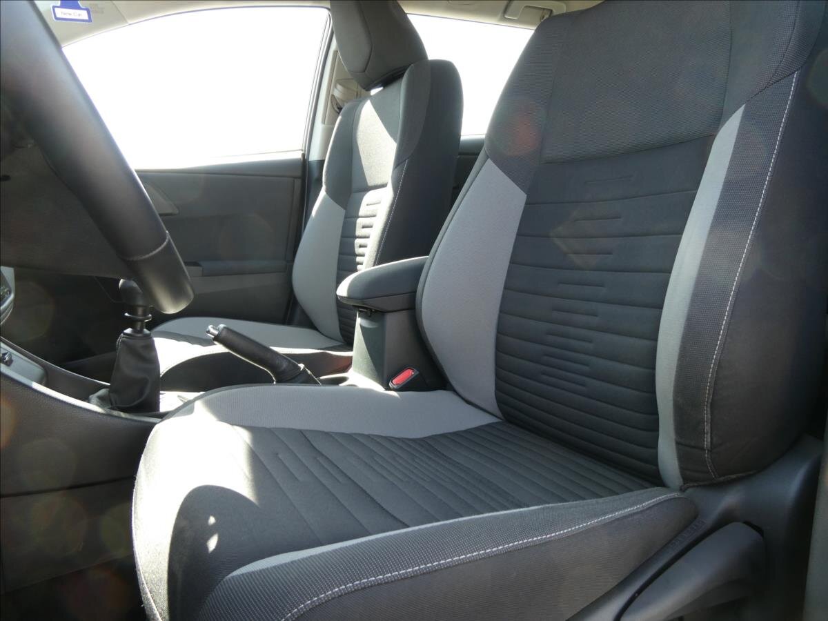 Toyota Auris Kombi 1,3 l 73 kw