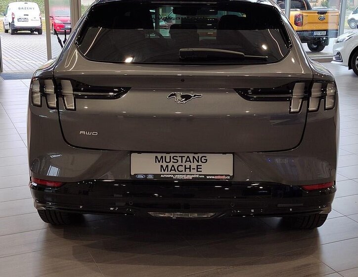 Ford Mustang Mach-E SUV 0,0 198 kw
