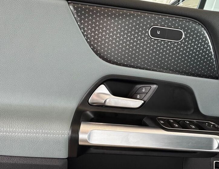 Mercedes-Benz EQB 10