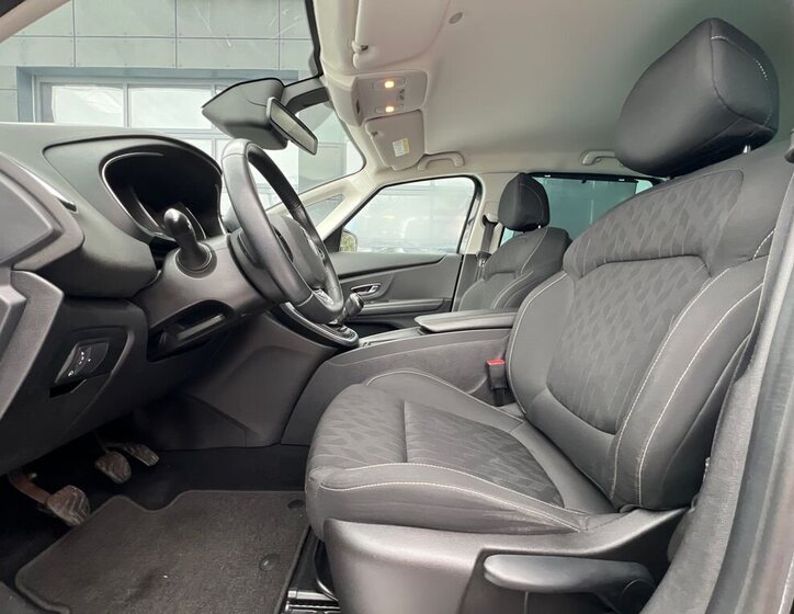 Renault Grand Scénic 8