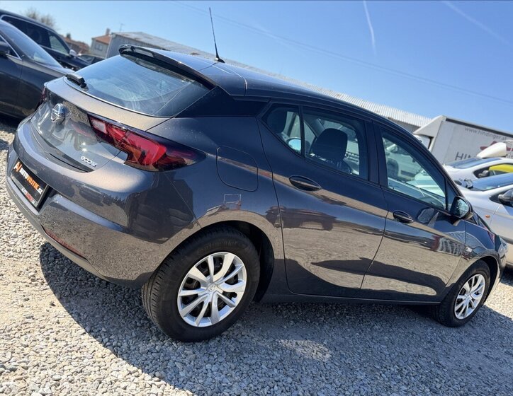 Opel Astra Hatchback 999,0 77 kw