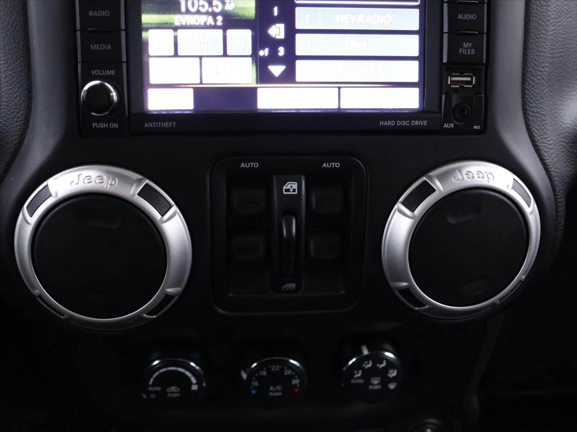 Jeep Wrangler SUV / Terénní 2,8 l 147 kw