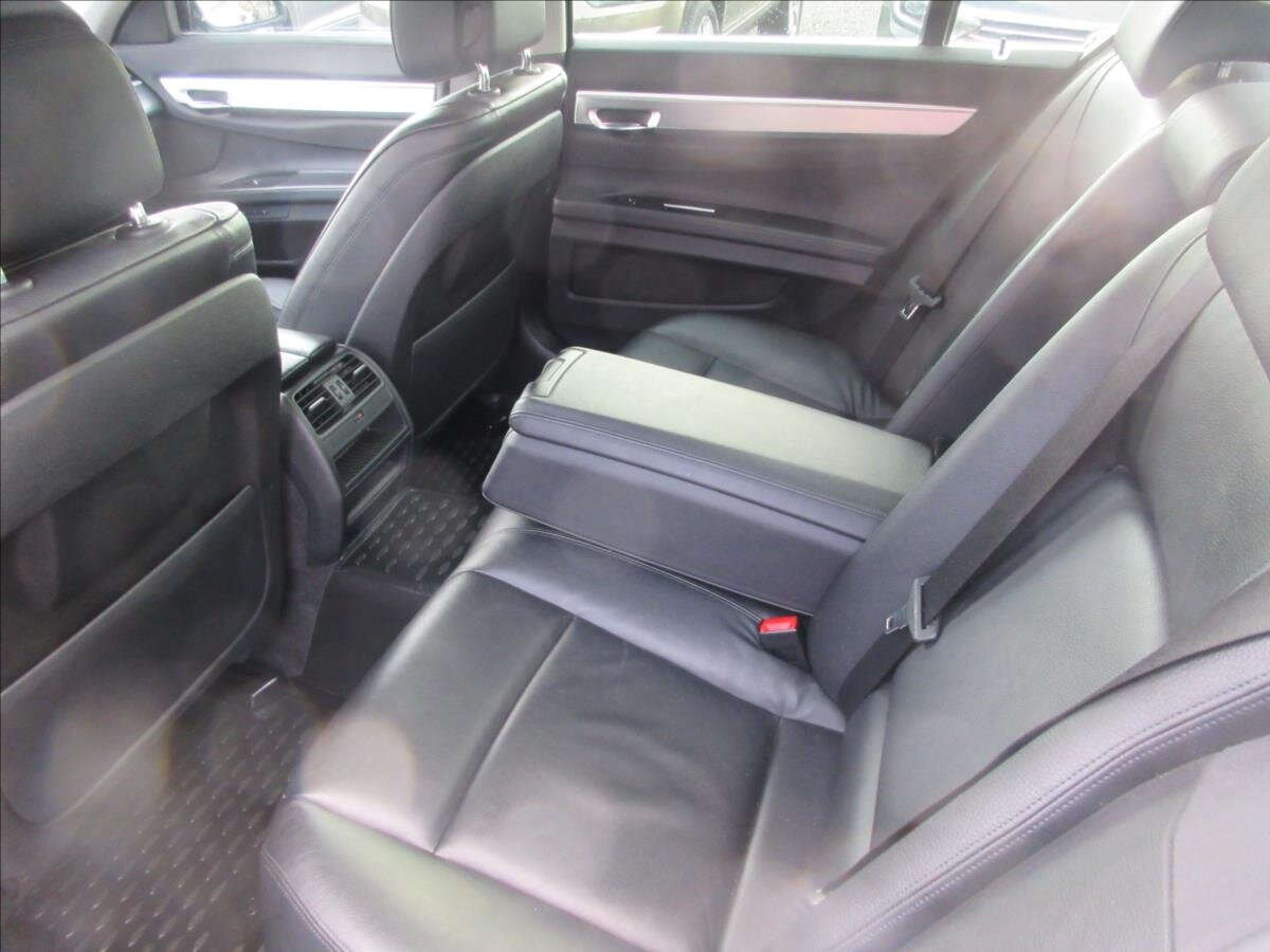 BMW Řada 7 Sedan / Limuzína 3,0 l 190 kw
