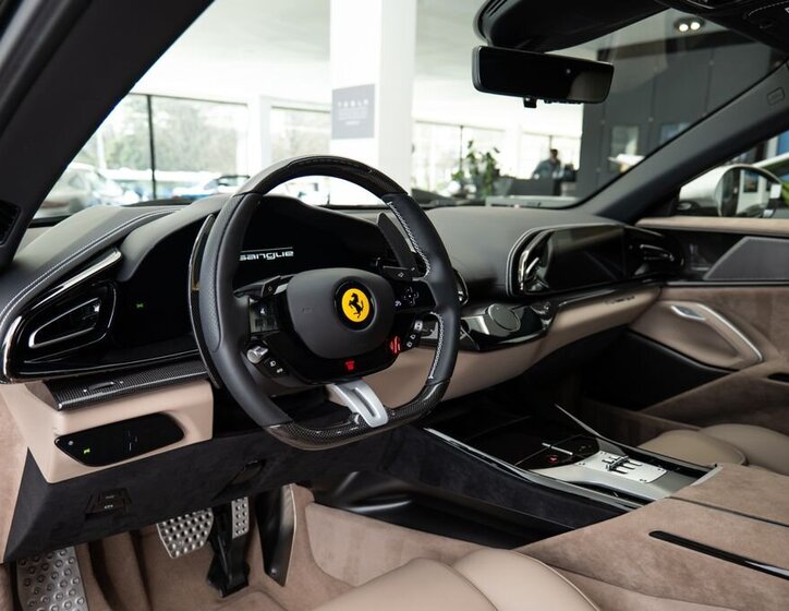 Ferrari Ostatní SUV / Terénní 6,5 l 529 kw
