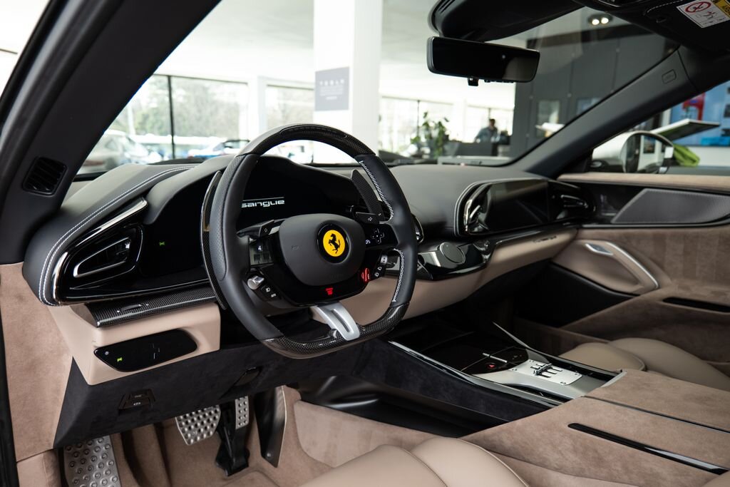 Ferrari Ostatní SUV / Terénní 6,5 l 529 kw