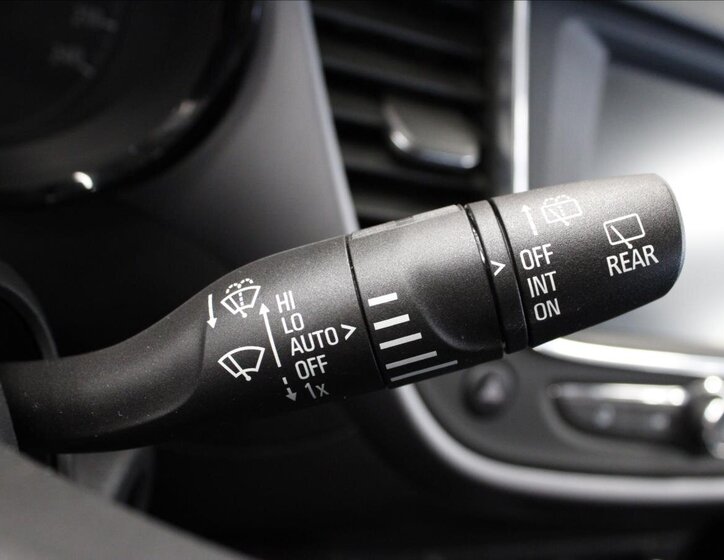 Opel Crossland X SUV / Terénní 1,2 l 61 kw