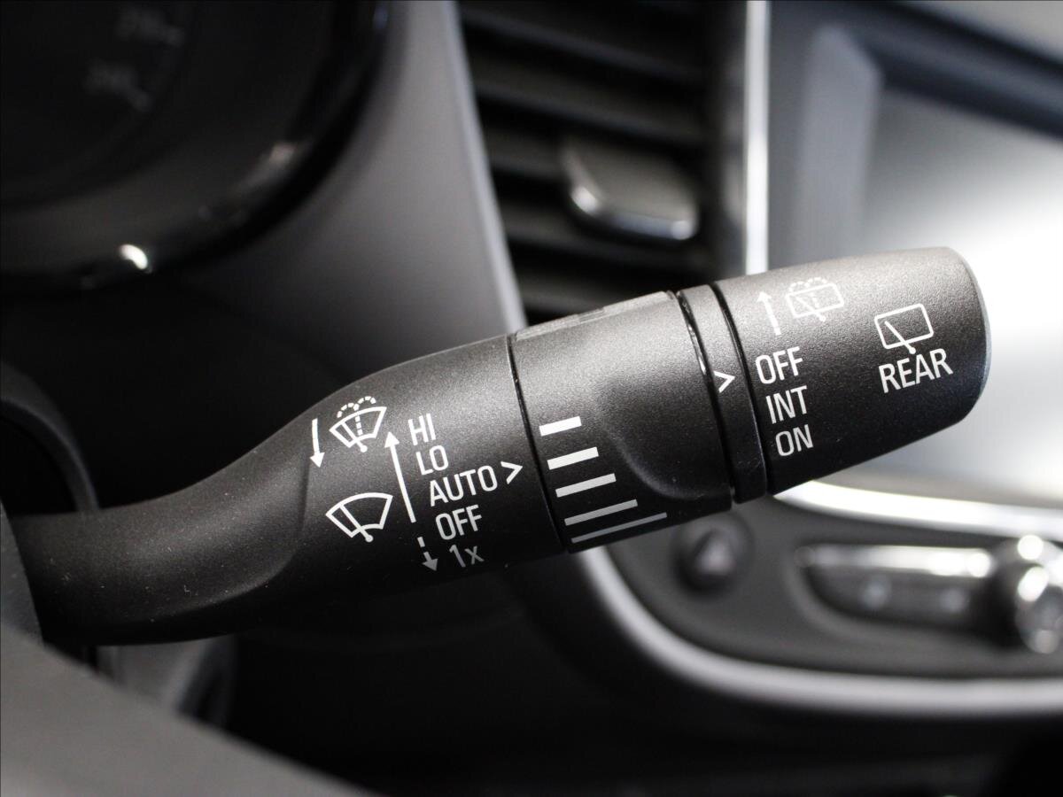 Opel Crossland X SUV / Terénní 1,2 l 61 kw