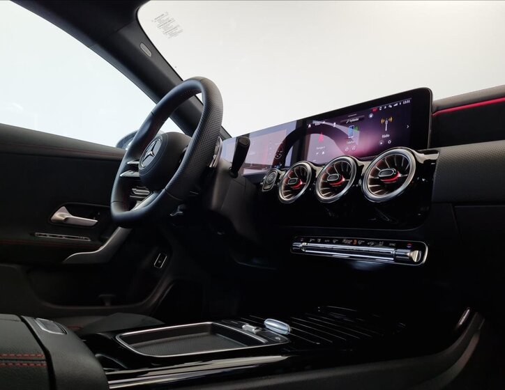 Mercedes-Benz CLA Sedan 2,0 l 110 kw