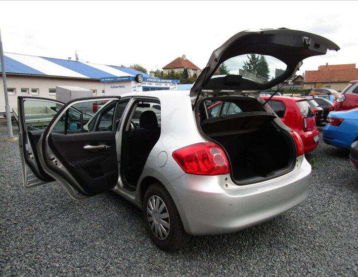 Toyota Auris Hatchback 1,4 l 66 kw