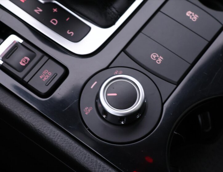 Volkswagen Touareg SUV / Terénní 3,0 l 176 kw