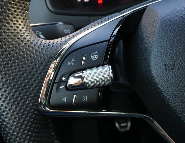 Škoda Karoq SUV / Terénní 1,5 l 110 kw