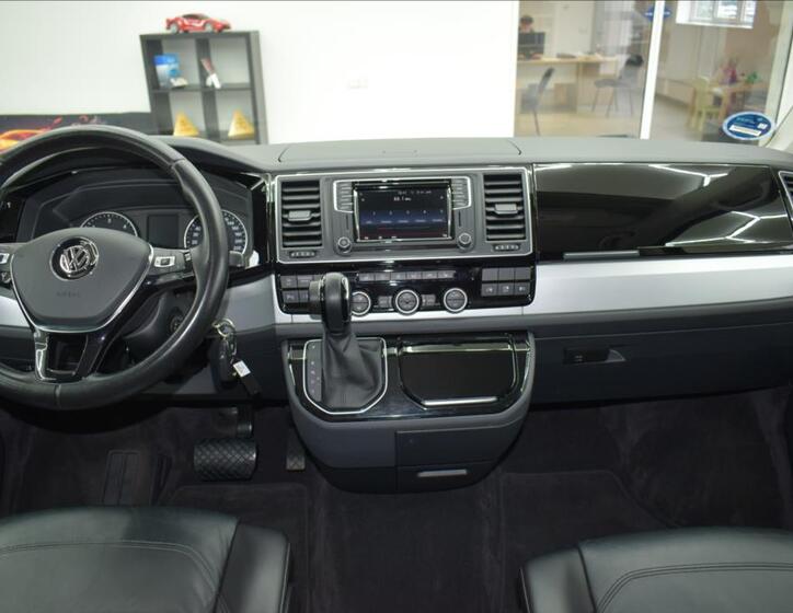 Volkswagen Multivan 17