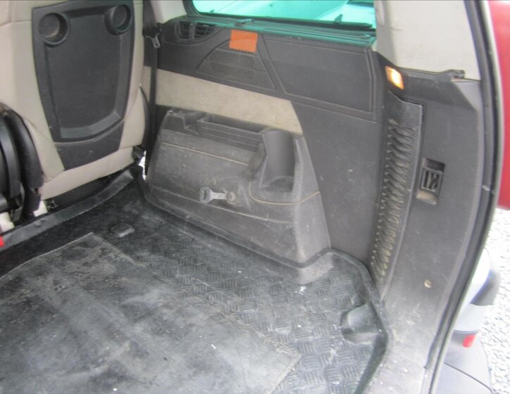 Peugeot 807 Kombi 2,2 l 94 kw