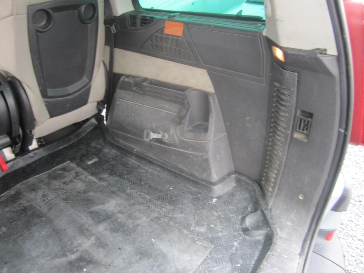 Peugeot 807 Kombi 2,2 l 94 kw