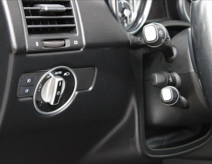 Mercedes-Benz Třídy G SUV / Terénní 3,0 l 155 kw