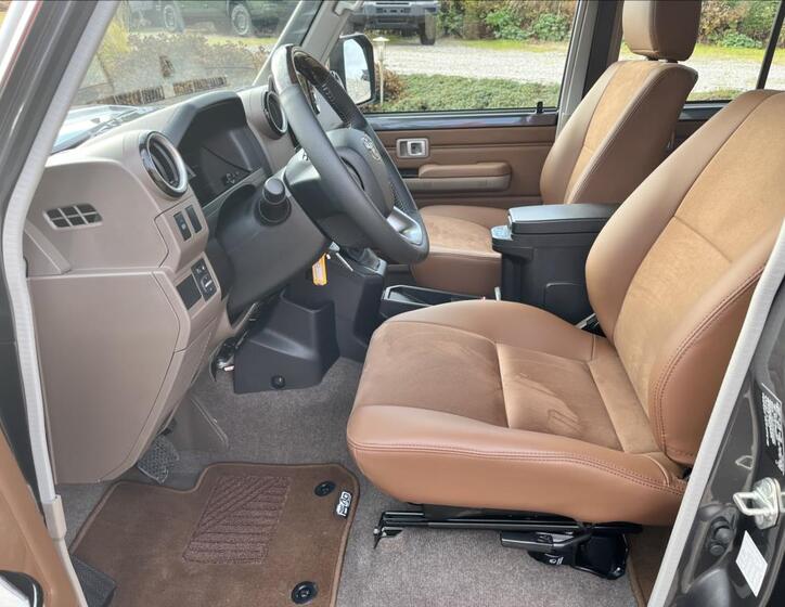 Toyota Land Cruiser 9