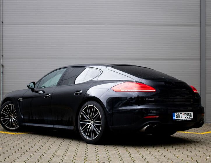 Porsche Panamera 7