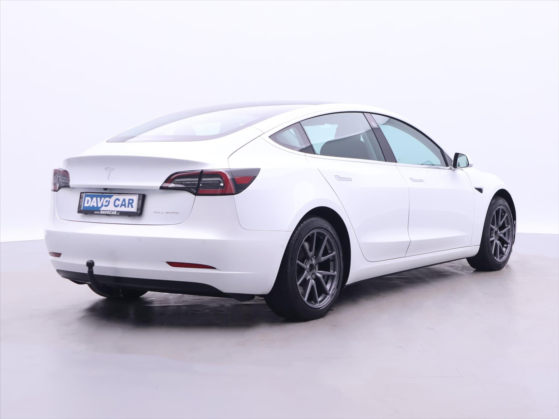Tesla Model 3 Sedan 0,0 324 kw