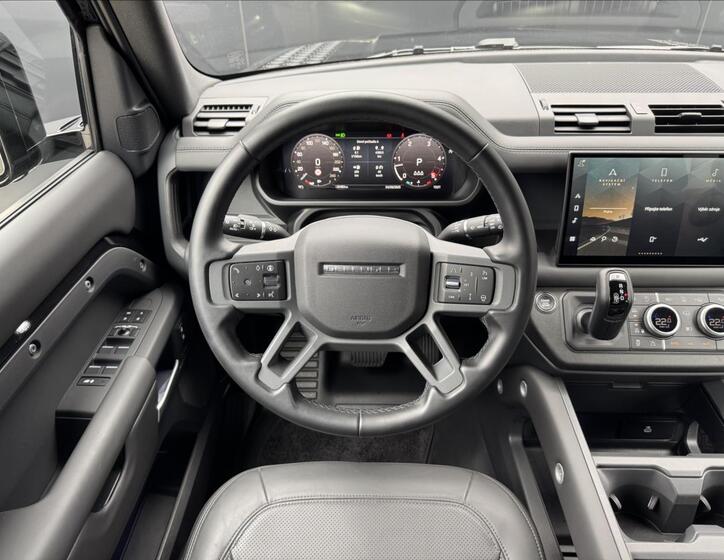 Land Rover Defender 14