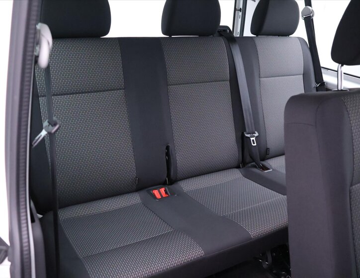 Volkswagen Transporter Kombi 2,0 l 81 kw