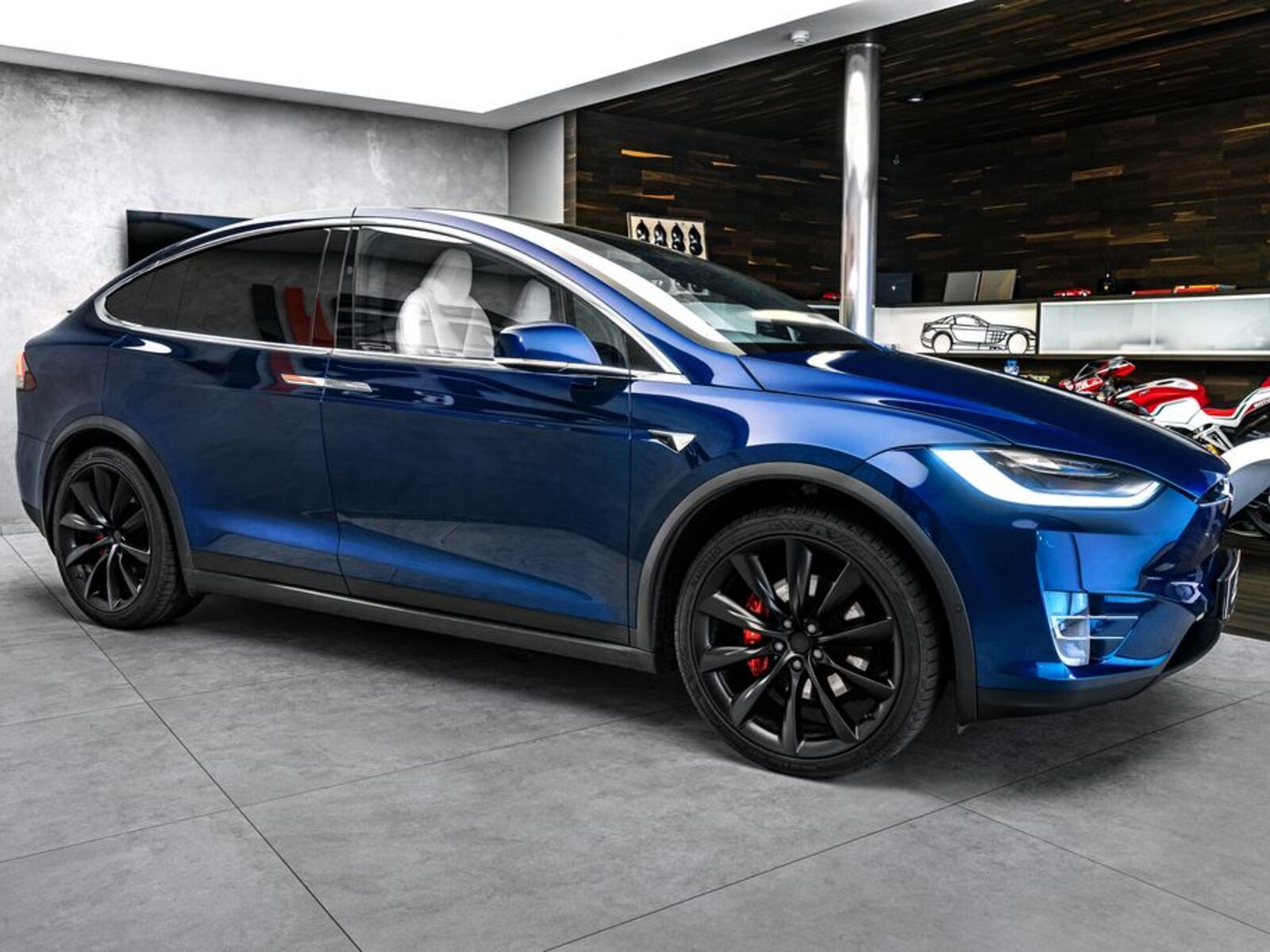 Tesla Model X 3