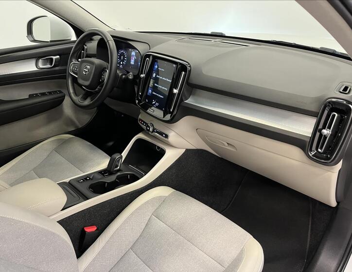 Volvo XC40 25