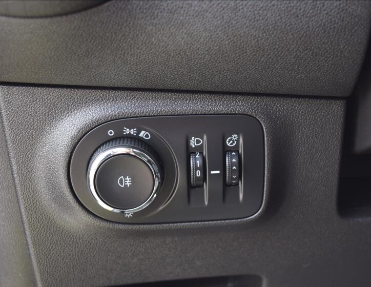 Opel Adam Hatchback 999,0 66 kw