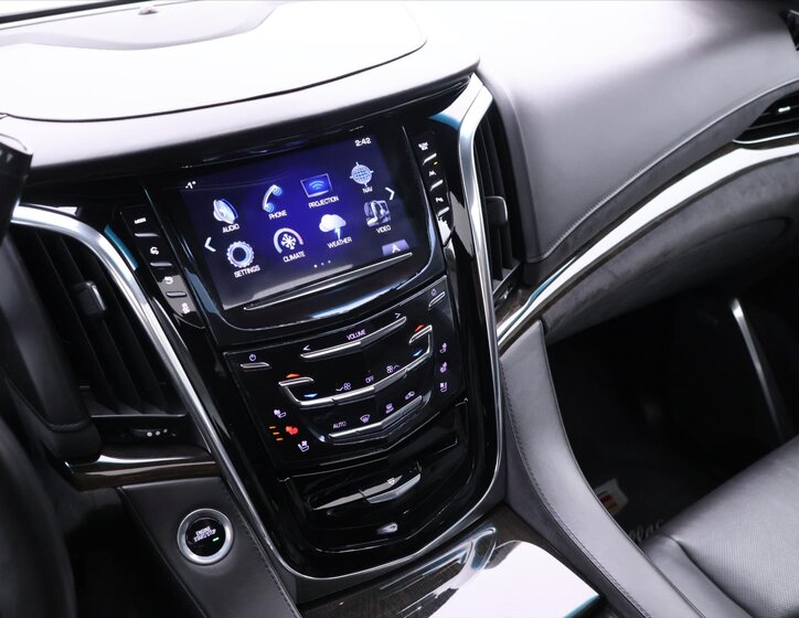 Cadillac Escalade SUV / Terénní 6,2 l 313 kw