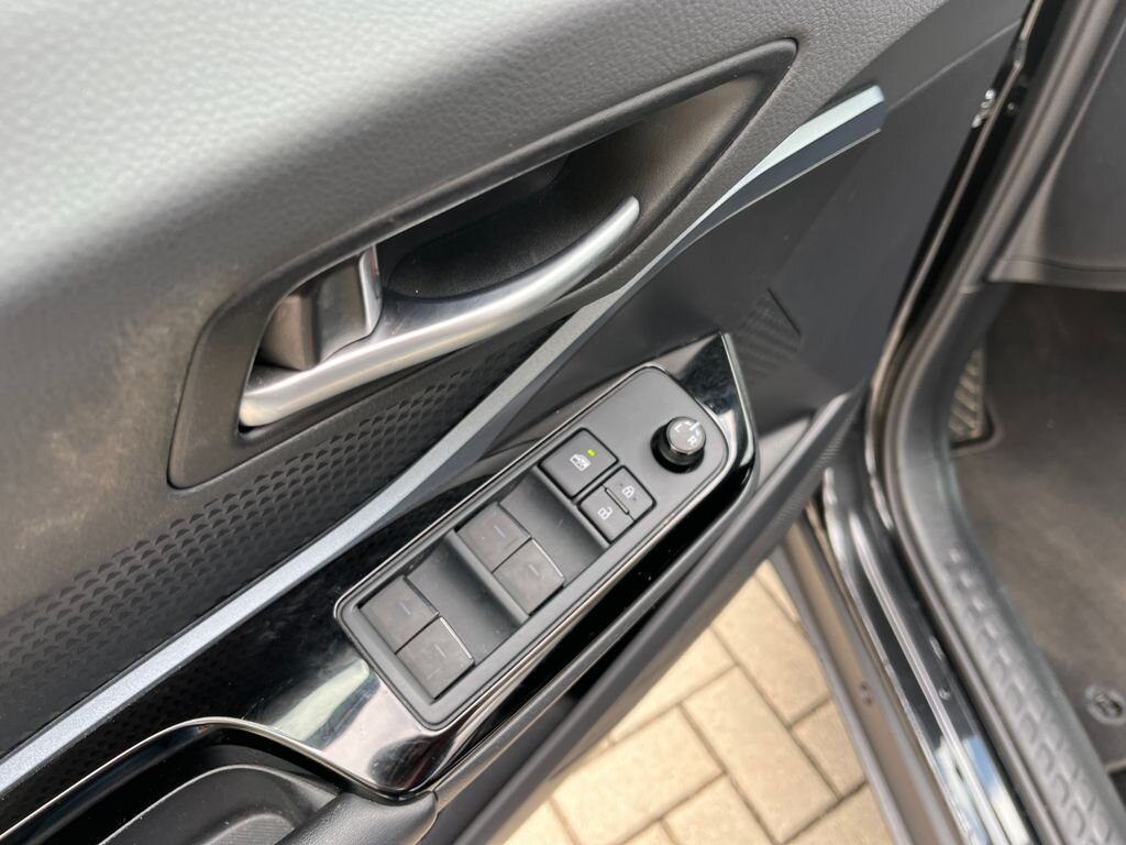 Toyota C-HR SUV / Terénní 1,8 l 72 kw