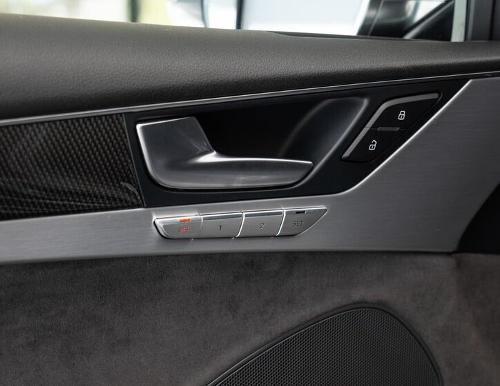 Audi S8 Sedan / Limuzína 4,0 l 382 kw