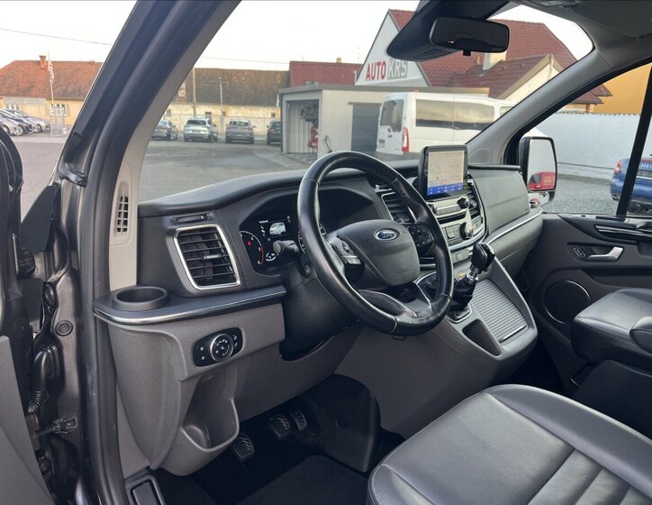 Ford Tourneo Custom 17