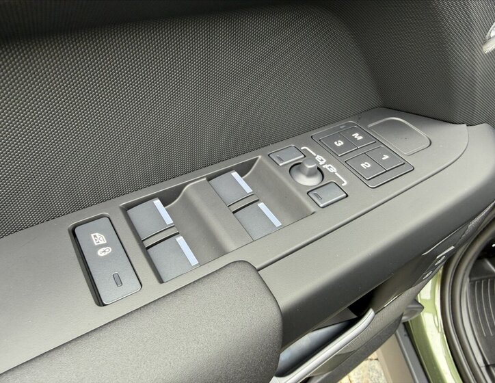 Land Rover Defender SUV / Terénní 3,0 l 184 kw