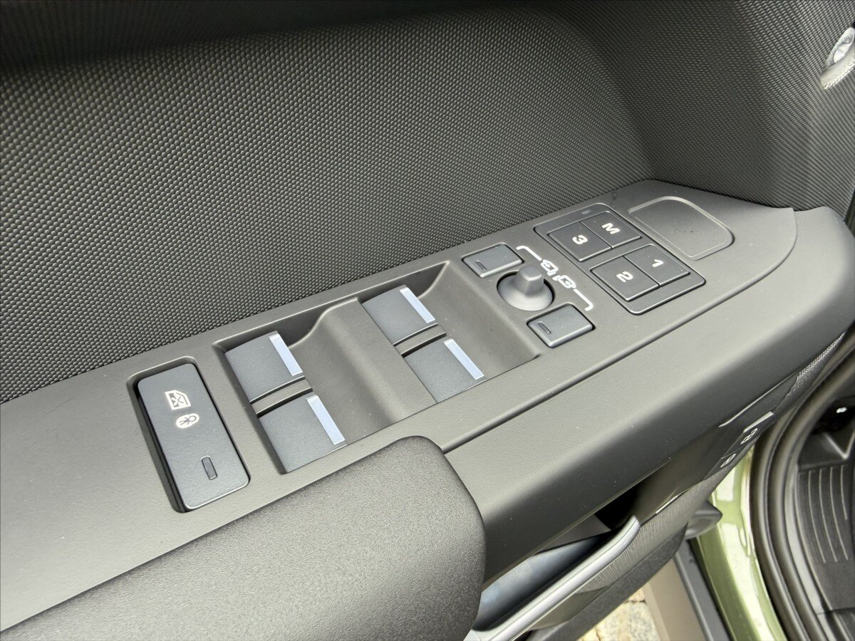 Land Rover Defender SUV / Terénní 3,0 l 184 kw